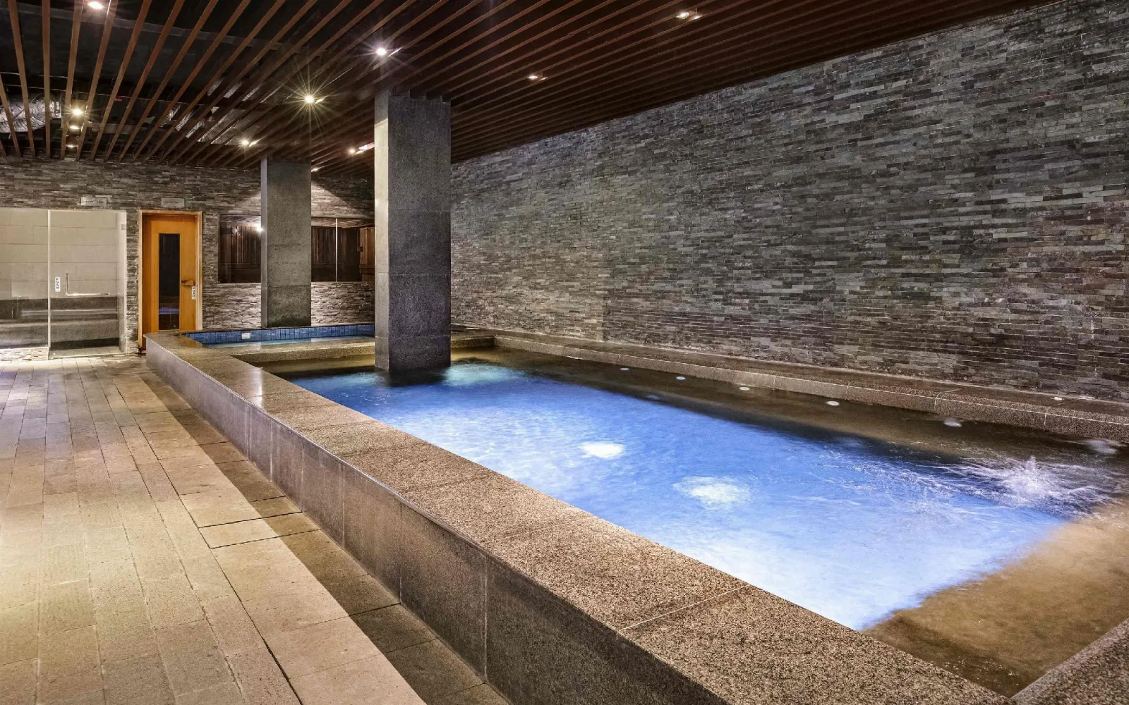 Pool Bar