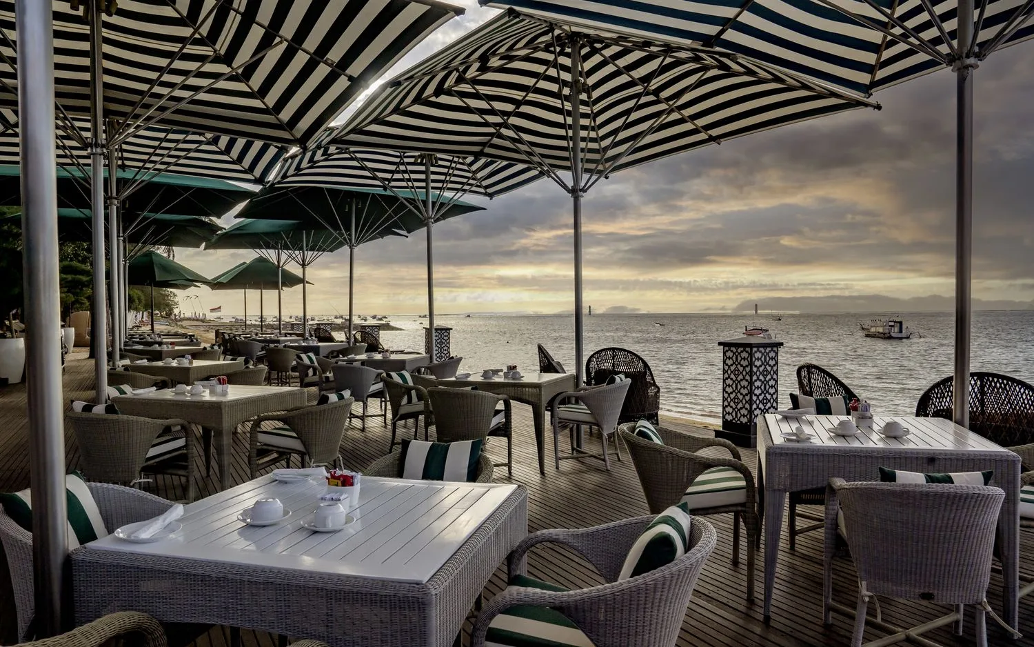 Poolside Bar & Lounge at Puri Santrian Beach Resort & Spa