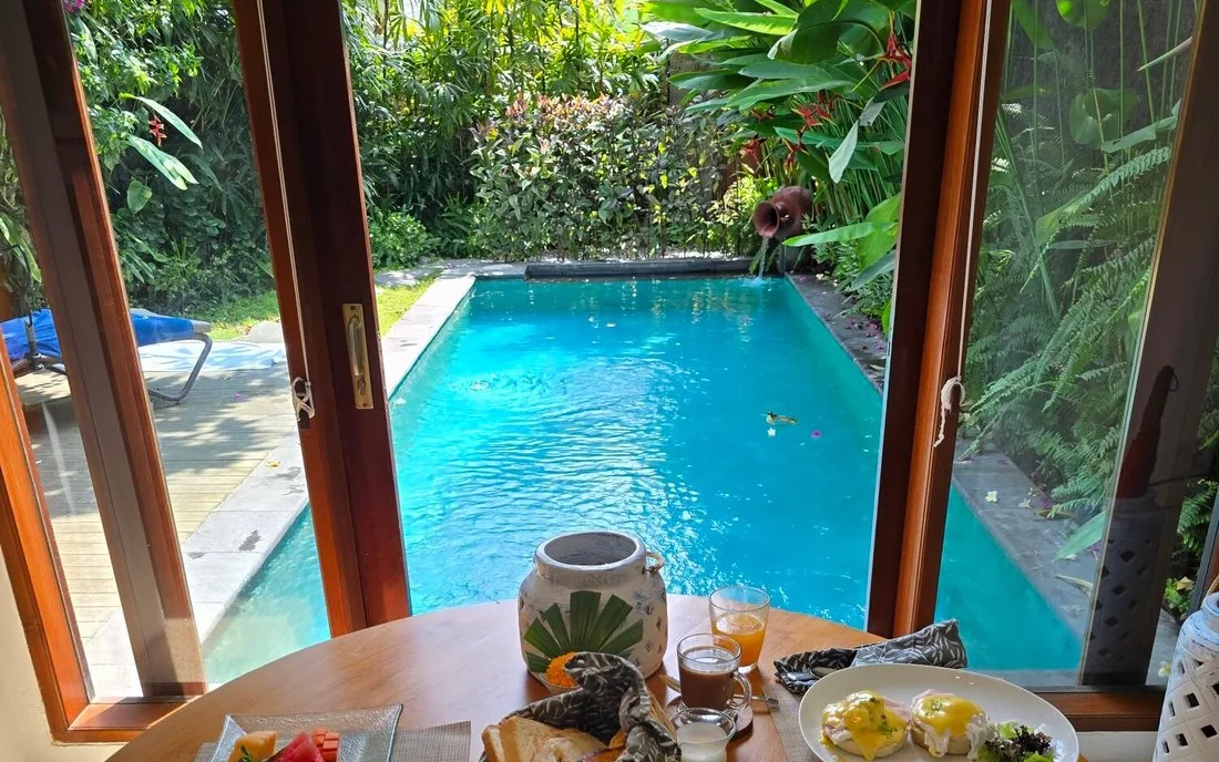 Poolside Bar