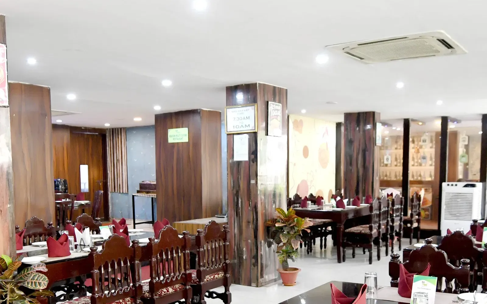 Puri Restaurant at Puri Gopa Hotel