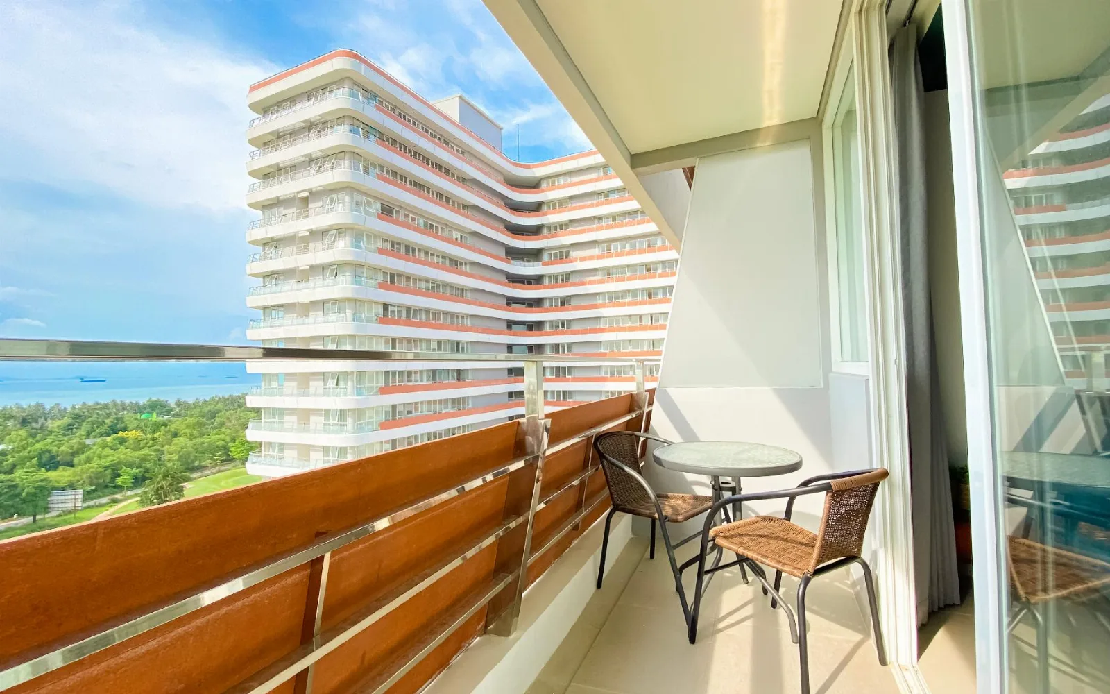 REOTEL Restaurant at REOTEL at THE NOVE - NUVASA BAY Serviced Apartment