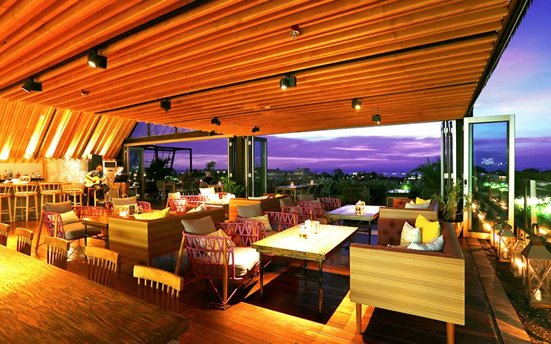 Rooftop Bar & Lounge
