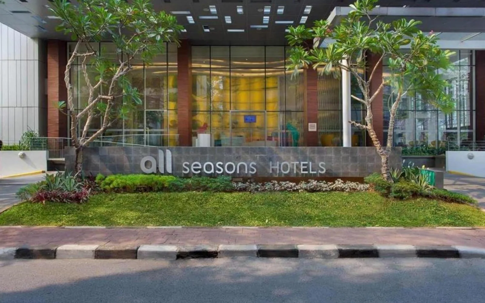 Streats Bar & Lounge at All Seasons Jakarta Thamrin Hotel