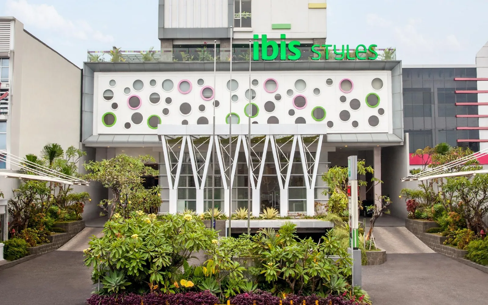 sTREATs Lobby Bar at Ibis Styles Malang Hotel