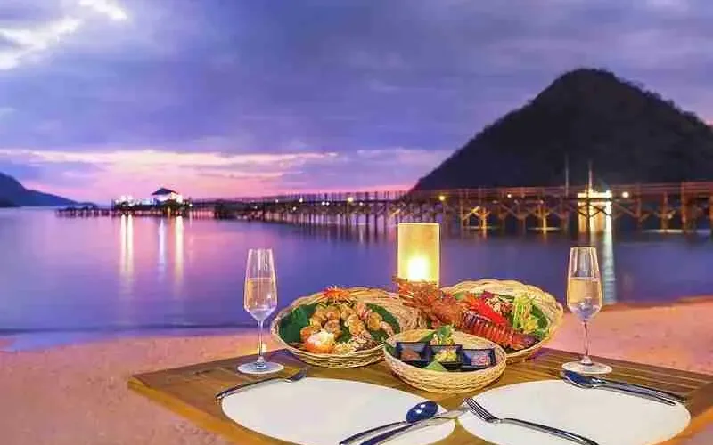 Sunset Grill at Bajo Sunset Hostel