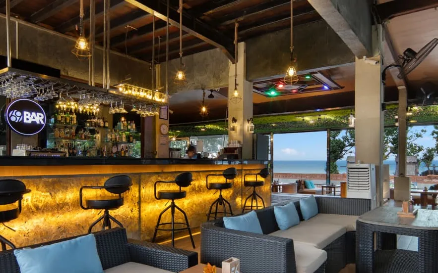 Swim-Up Pool Bar