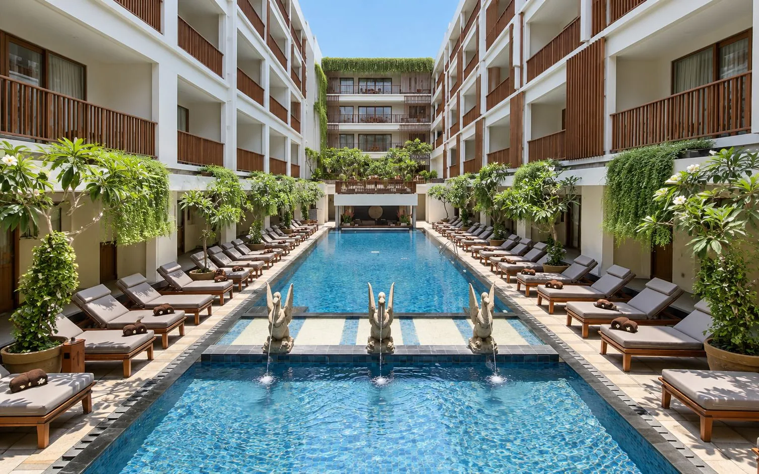 Swim-Up Pool Bar