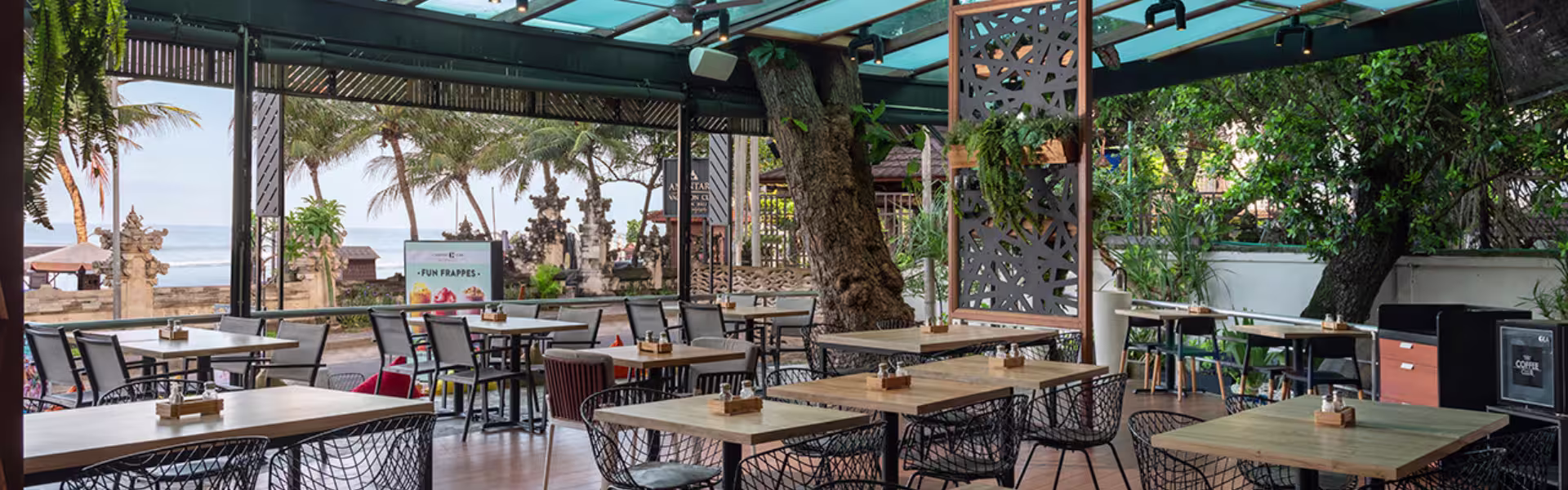 The Coffee Lounge at FRii Bali Echo Beach Hotel