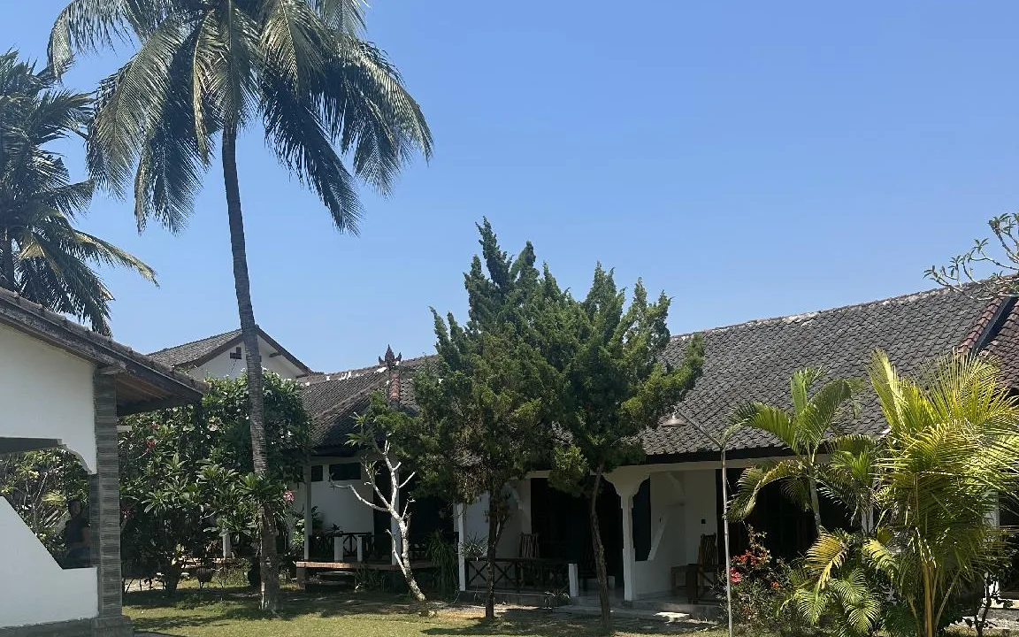 The confidential Beach Club & Lounge