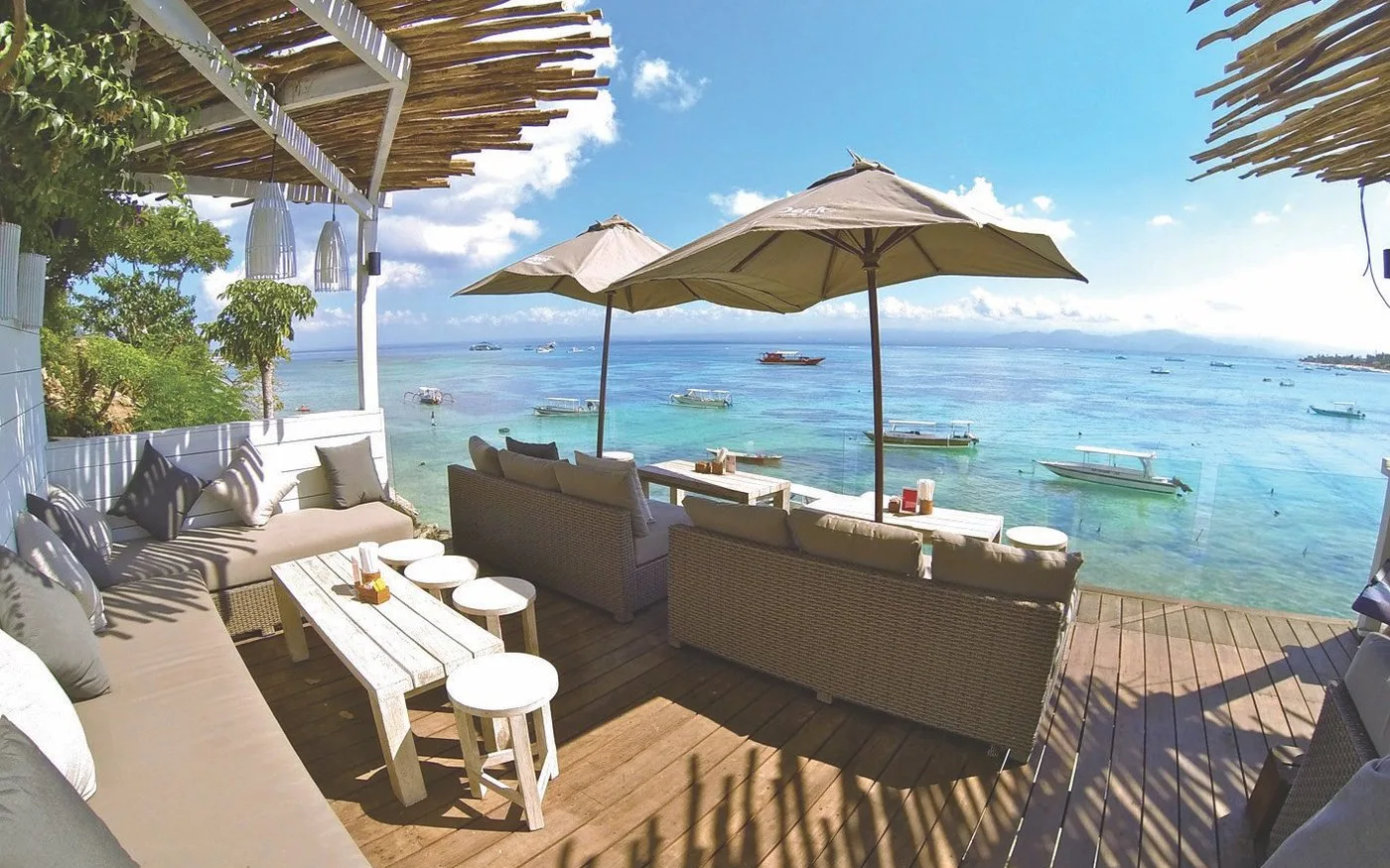The Deck Cafe & Bar