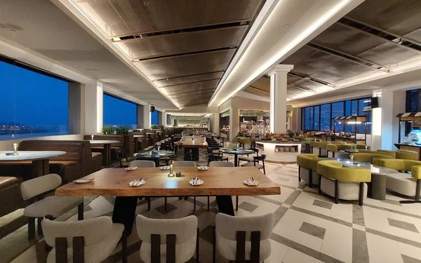 The D'Puncak Lounge at D'Puncak Villas Lembongan