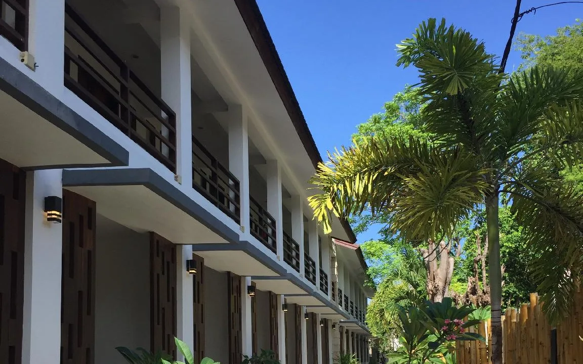 The Dream Beach Club & Lounge at Dream Divers Resort