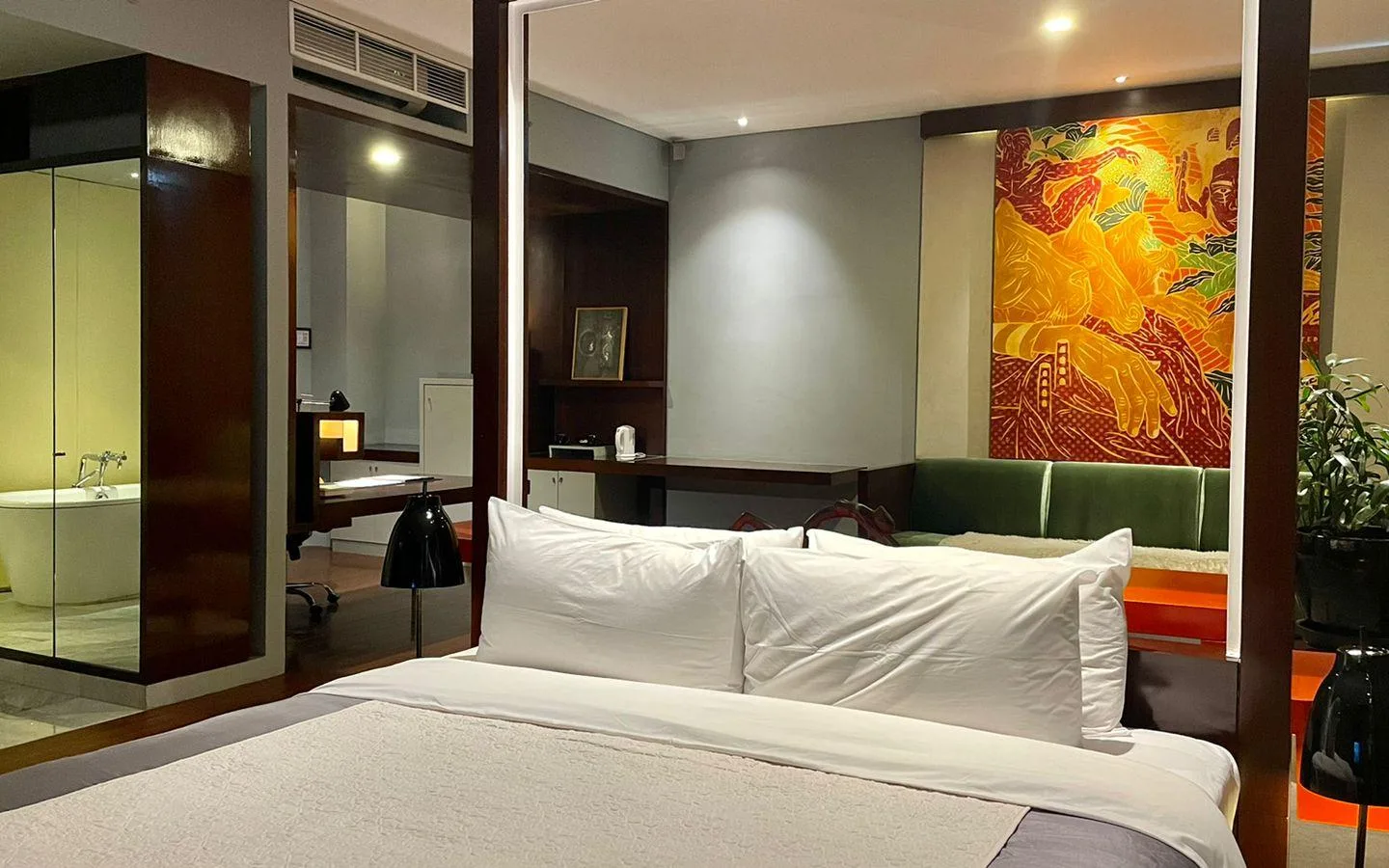The Edge Bistro at Kemang Icon Hotel