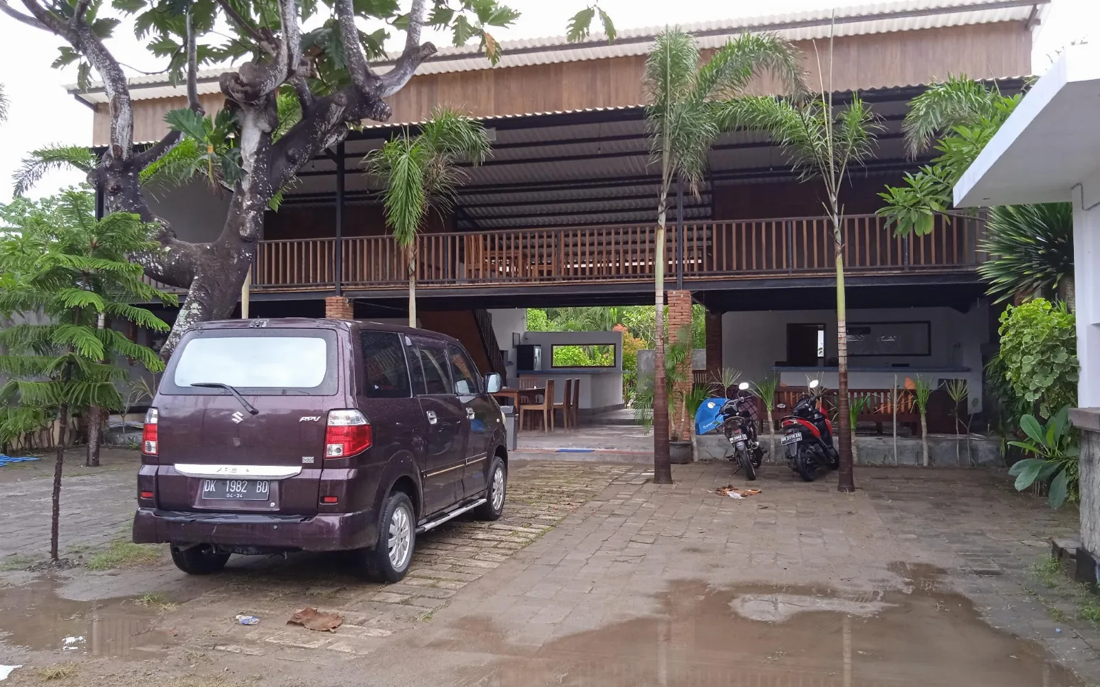 The Family Beach Club & Lounge at Family House Hotel Kuta