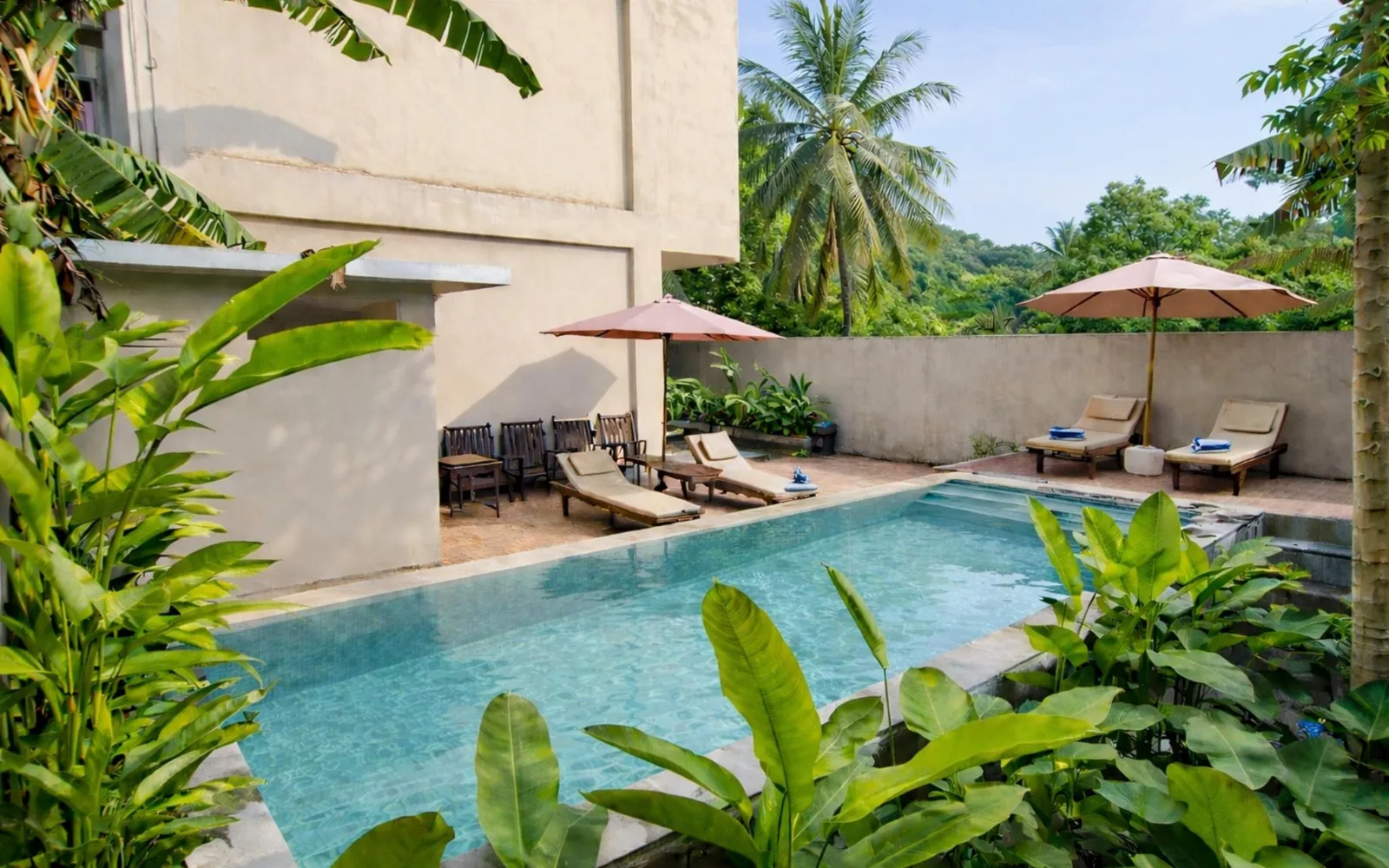 The Grand Beach Club & Lounge