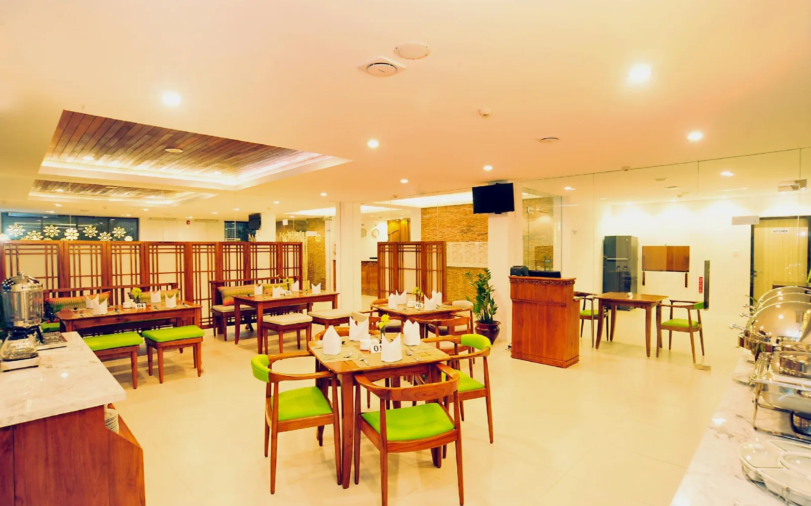 The Kautaman Beach Club & Lounge at Hotel Kautaman