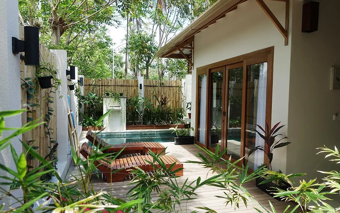 The KeRensia Beach Club & Lounge
