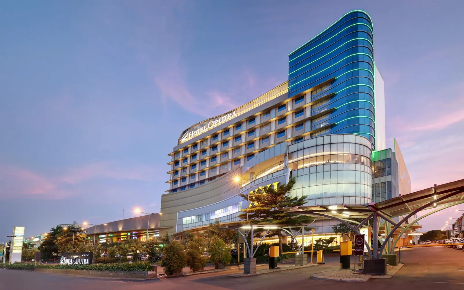 The Lounge and Bar at Hotel Ciputra Cibubur managed by Swiss-Belhotel International