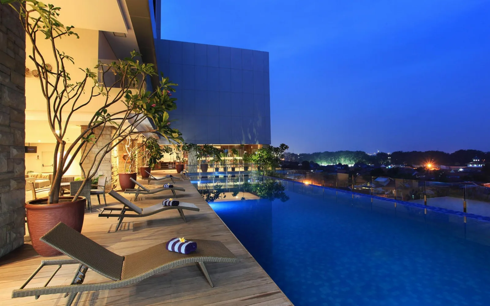 The Lounge & Bar at Swiss-Belhotel Karawang