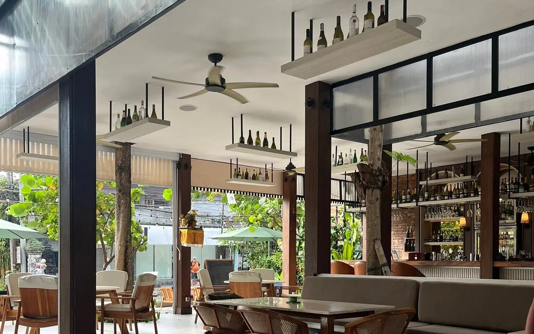 The Maison Lounge