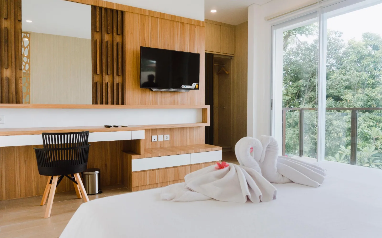 The MELASE Beach Club & Lounge at MELASE HILL VILA