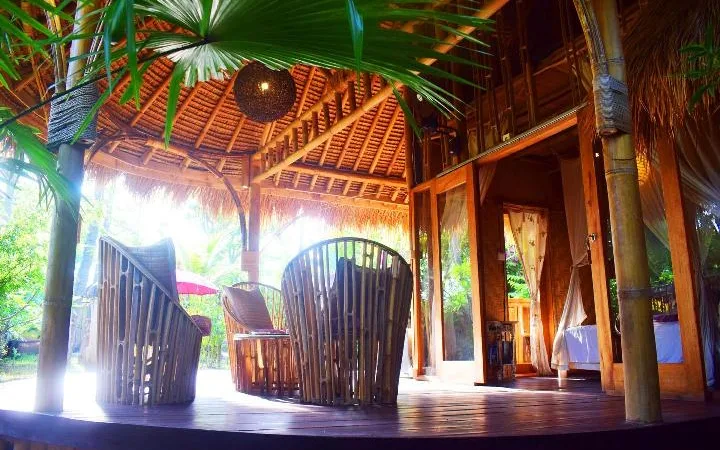 The Meno Beach Club & Lounge