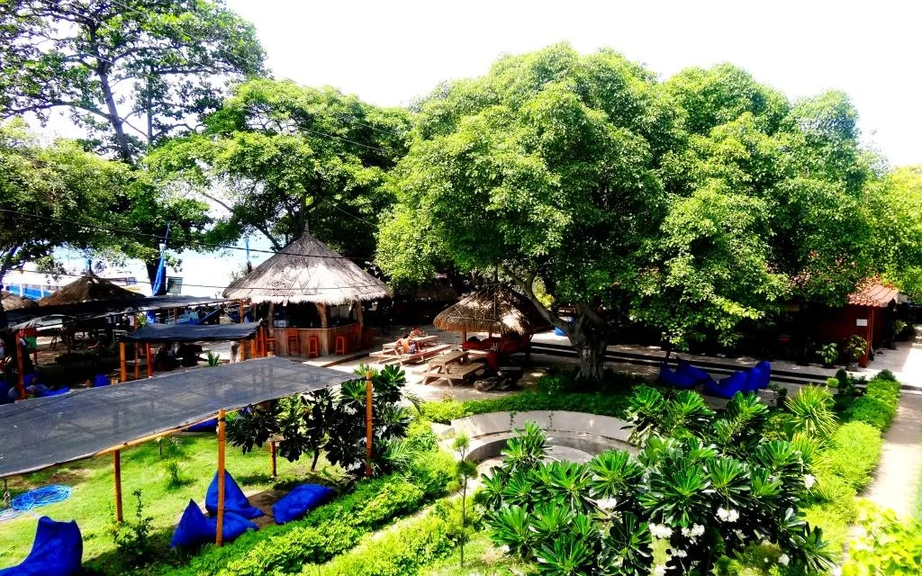 The Oceans Beach Club & Lounge at Oceans 5 Resort