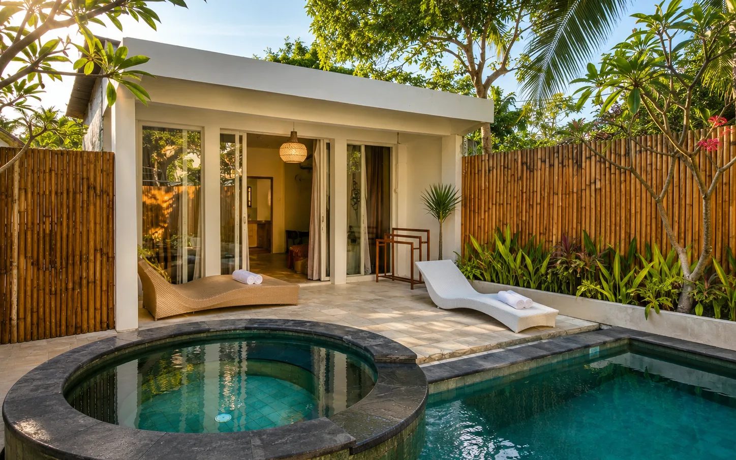 The Palm Beach Club & Lounge