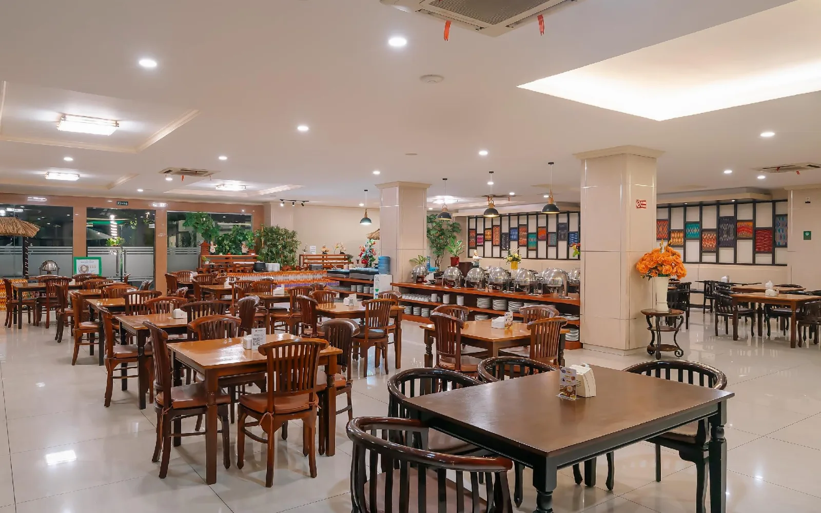 The Puri Beach Club & Lounge at Hotel Puri Indah & Convention