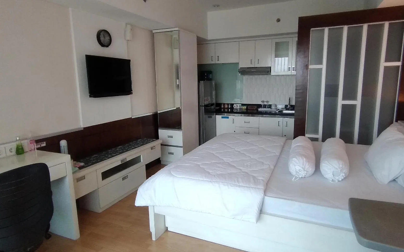 The Restaurant at Apartemen Tamansari La Grande