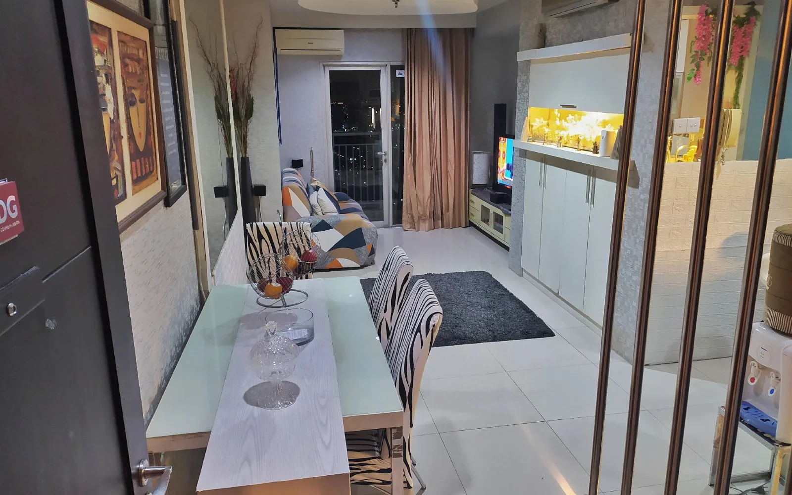 The Restaurant at Cosmo mansion apartment 3 bedroom @Thamrin city