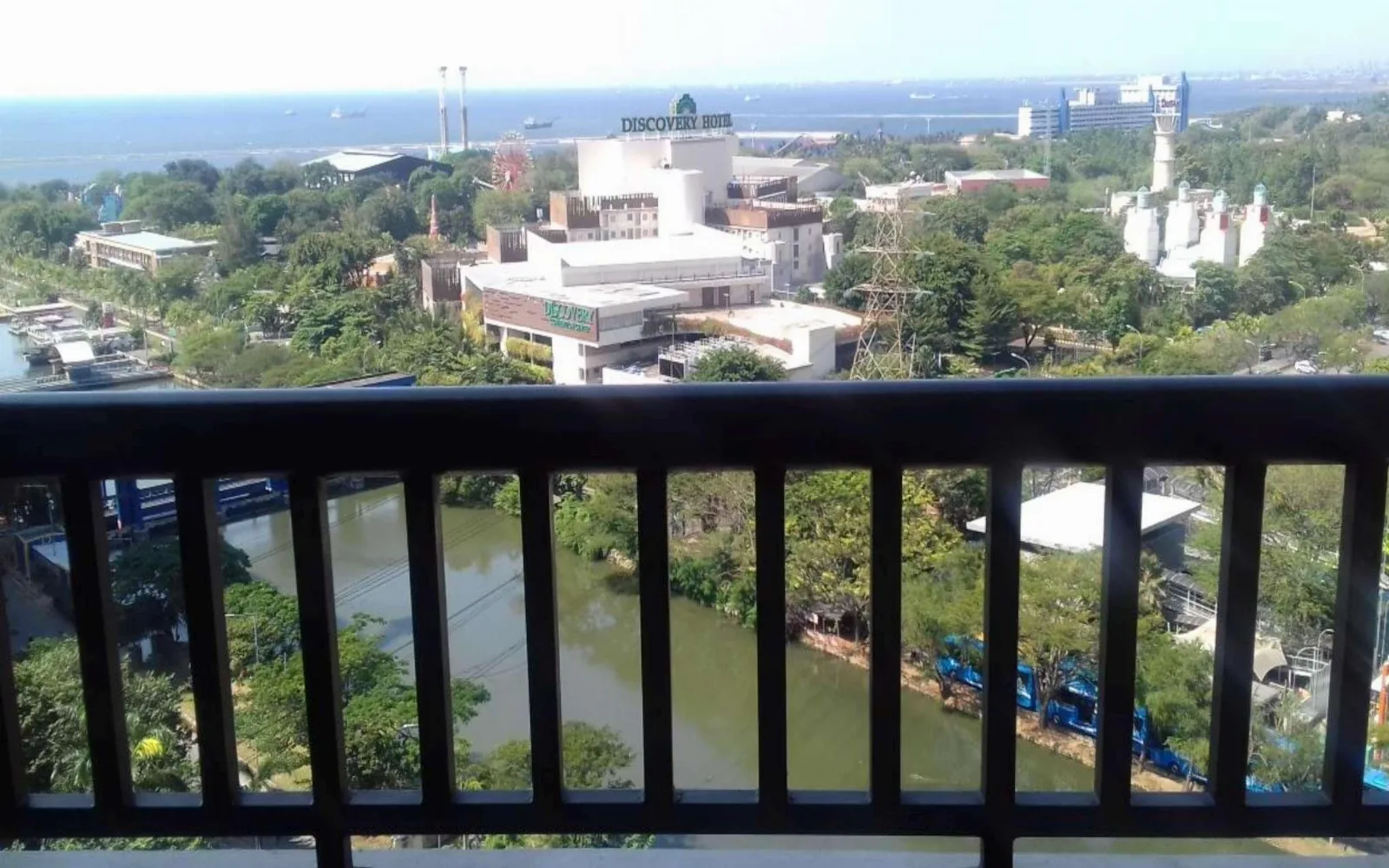 The Restaurant at Mediterania Marina Apartment Facing Ancol