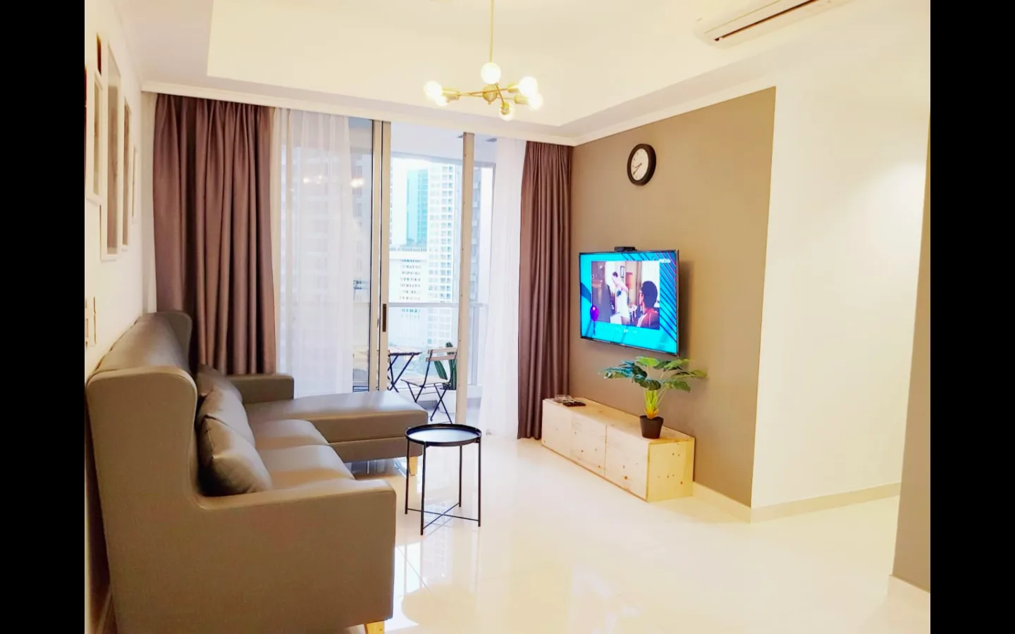 The Restaurant at PRIVATE LIFT Apartmen Taman Anggrek Residences 3BR