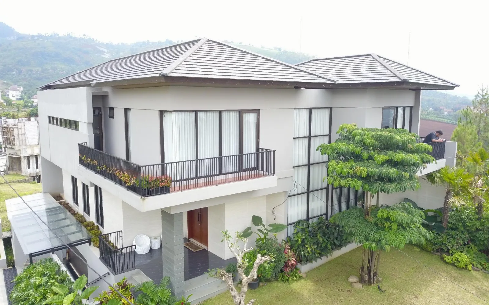 The Restaurant at Rumah Jendela Dago Pakar - Bisa disewa u/ Syuting