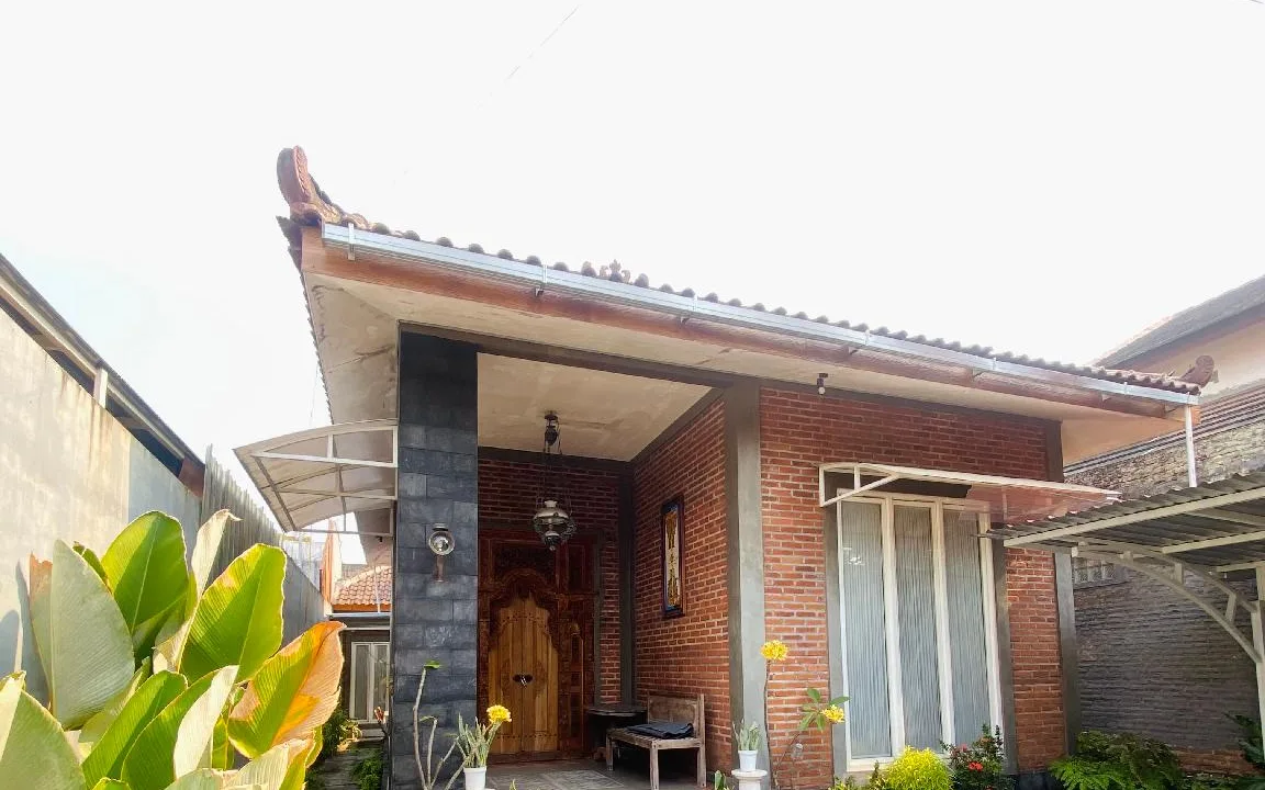 The Restaurant at Thon’s House Near Malang City Station