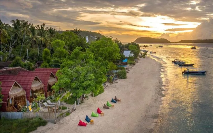 The Santen Lounge at Santen Beach Bungalows