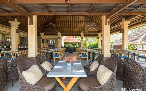 The Santris Lounge