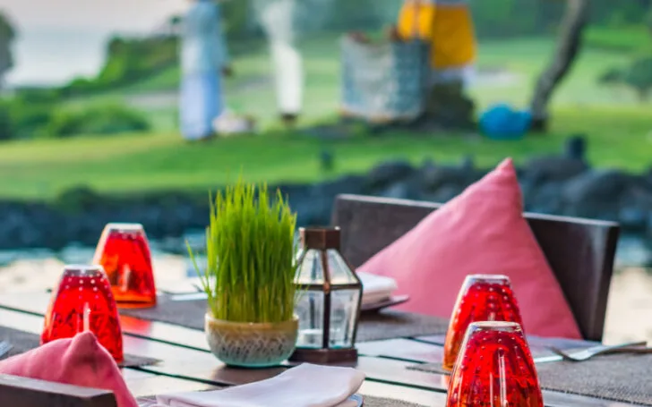 The Sascanaluna Lounge