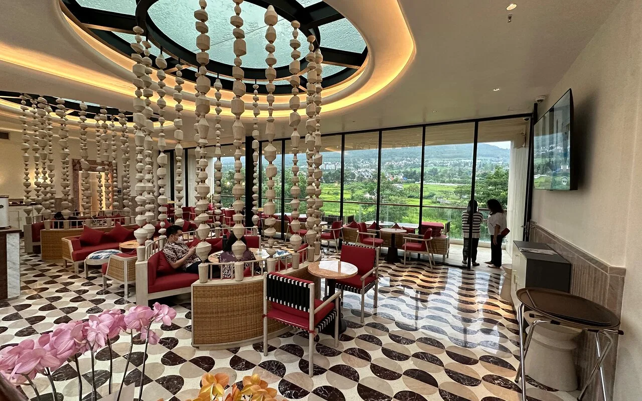 The Sunny Lounge