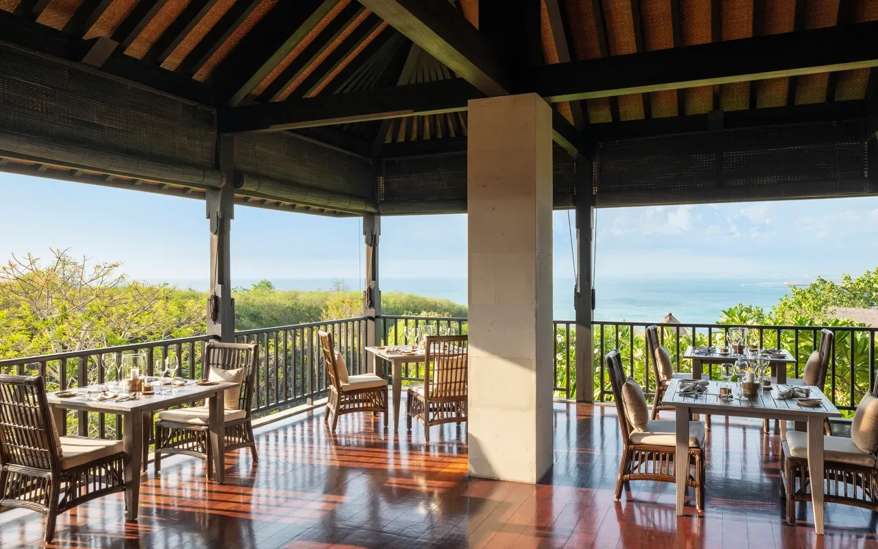 The Surfer Lounge at Surfer Paradise Villas Bali