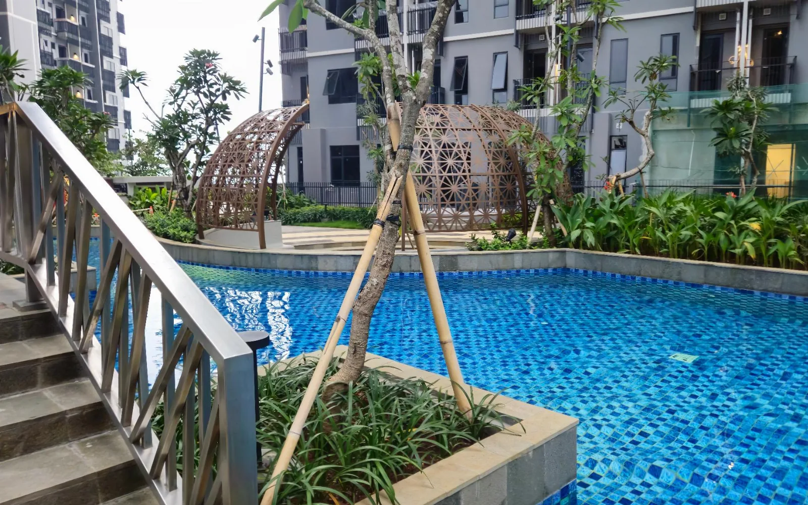The Terrace Lounge at Apartemen Pakuwon by Fiola Homes