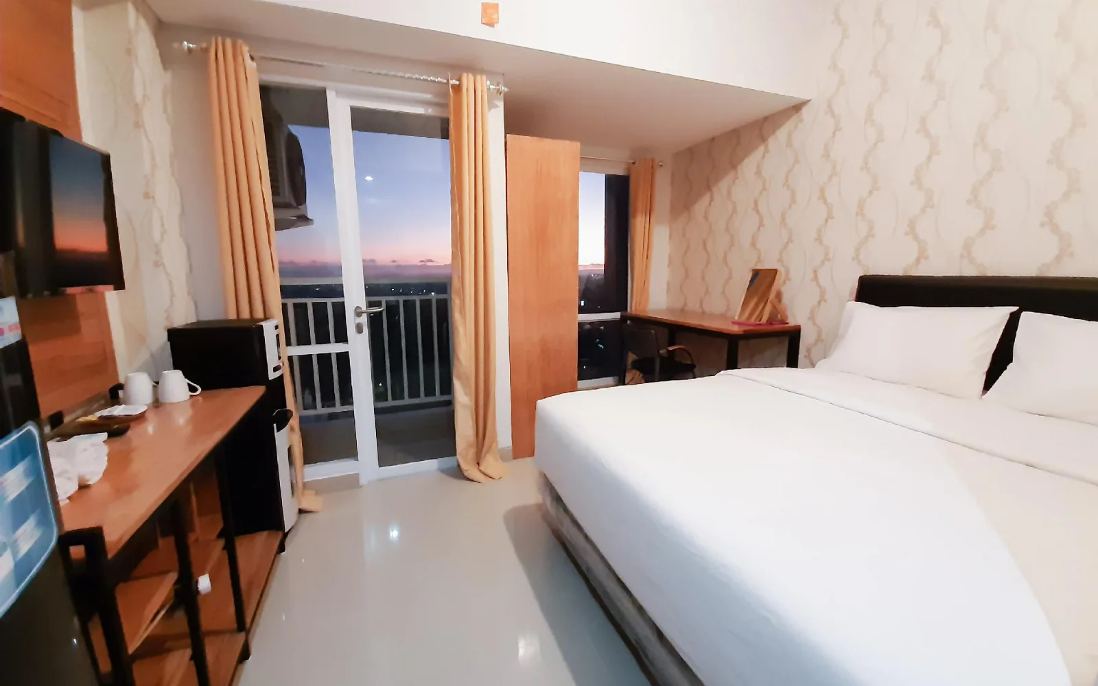The Terrace Lounge at Apartement Taman Melati Sinduadi by NGINAP