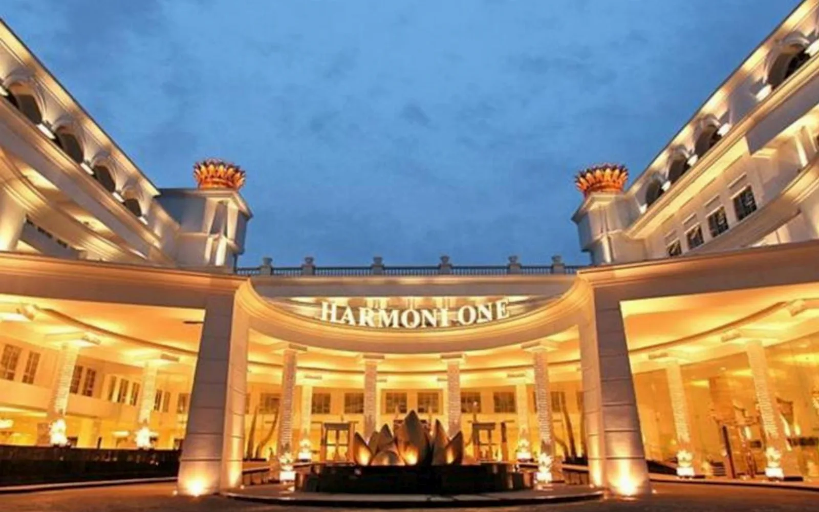 The Terrace Lounge at Harmoni One Convention Hotel & Service Apartments