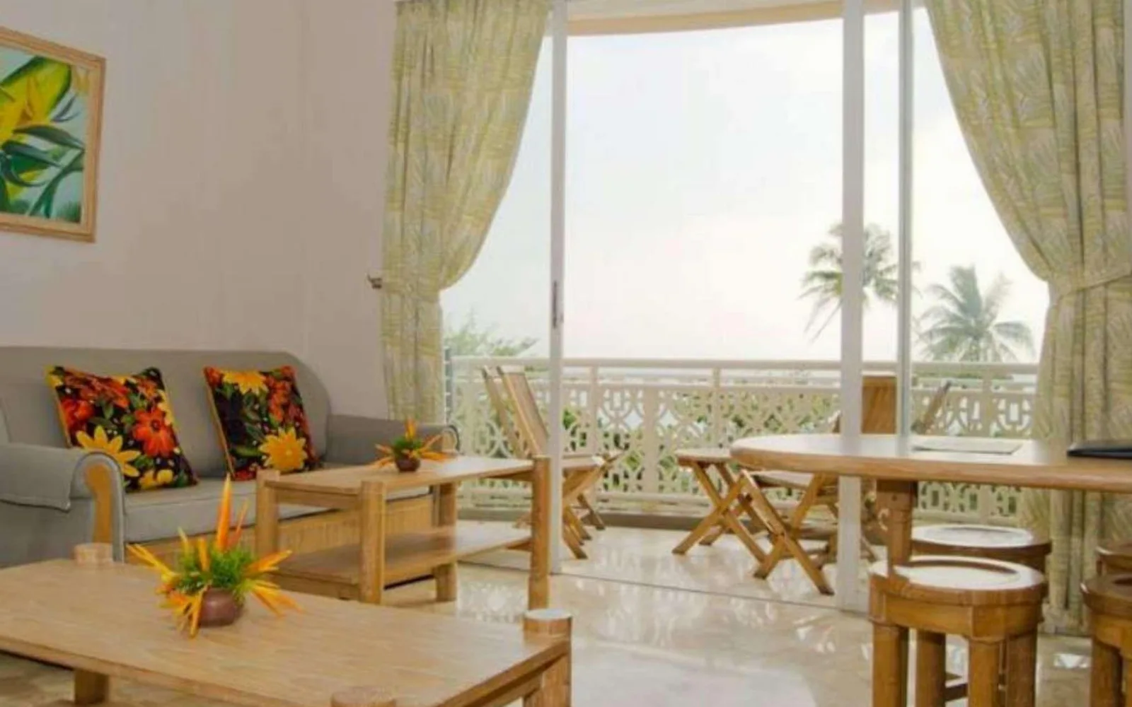 The Terrace Lounge at Hawaii Resort Family Suites