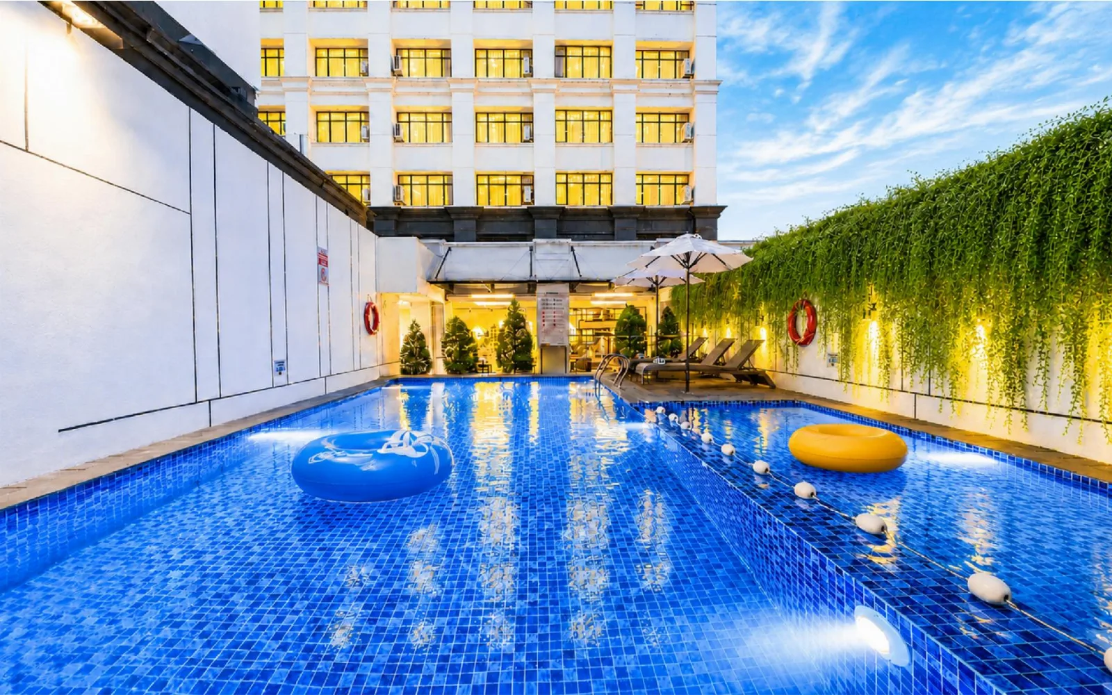 The Terrace Lounge at Metro Park View Hotel Kota Lama Semarang