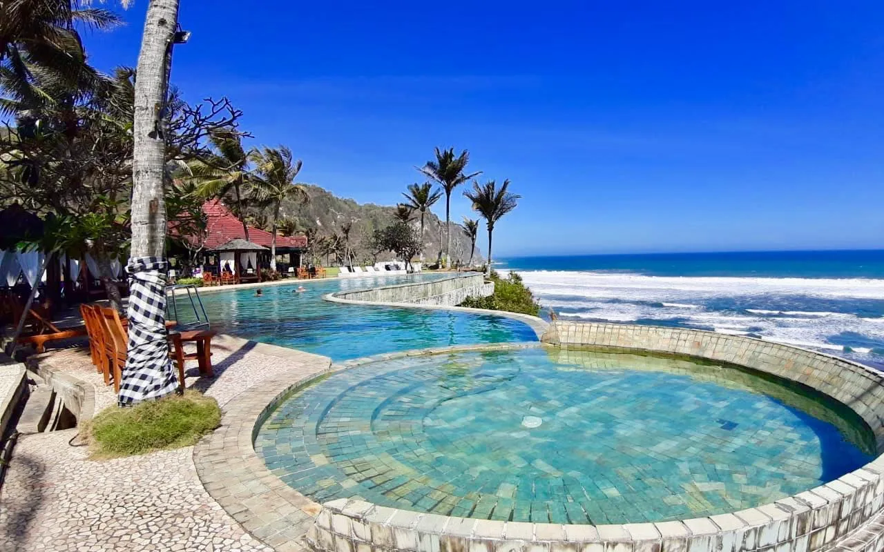 The Terrace Lounge at Queen of The South Resort