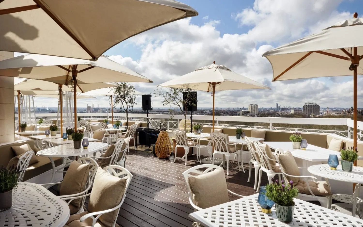 The Terrace Lounge at Vinila Villas by Nakula