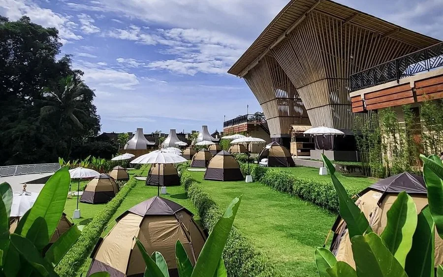 The Triyana Sunset Lounge