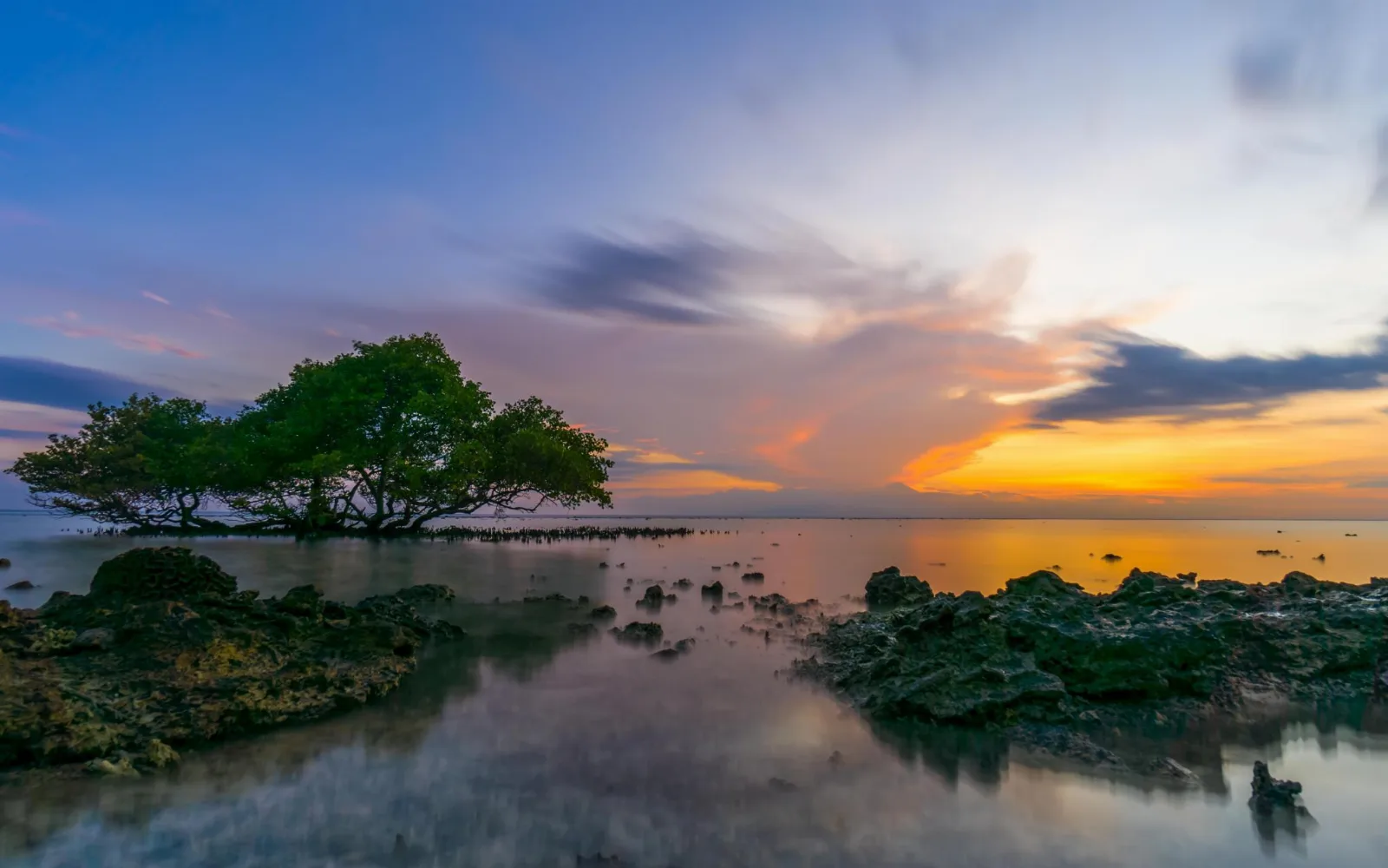 The Tropica Beach Club & Lounge at Tropica Gili Hotel