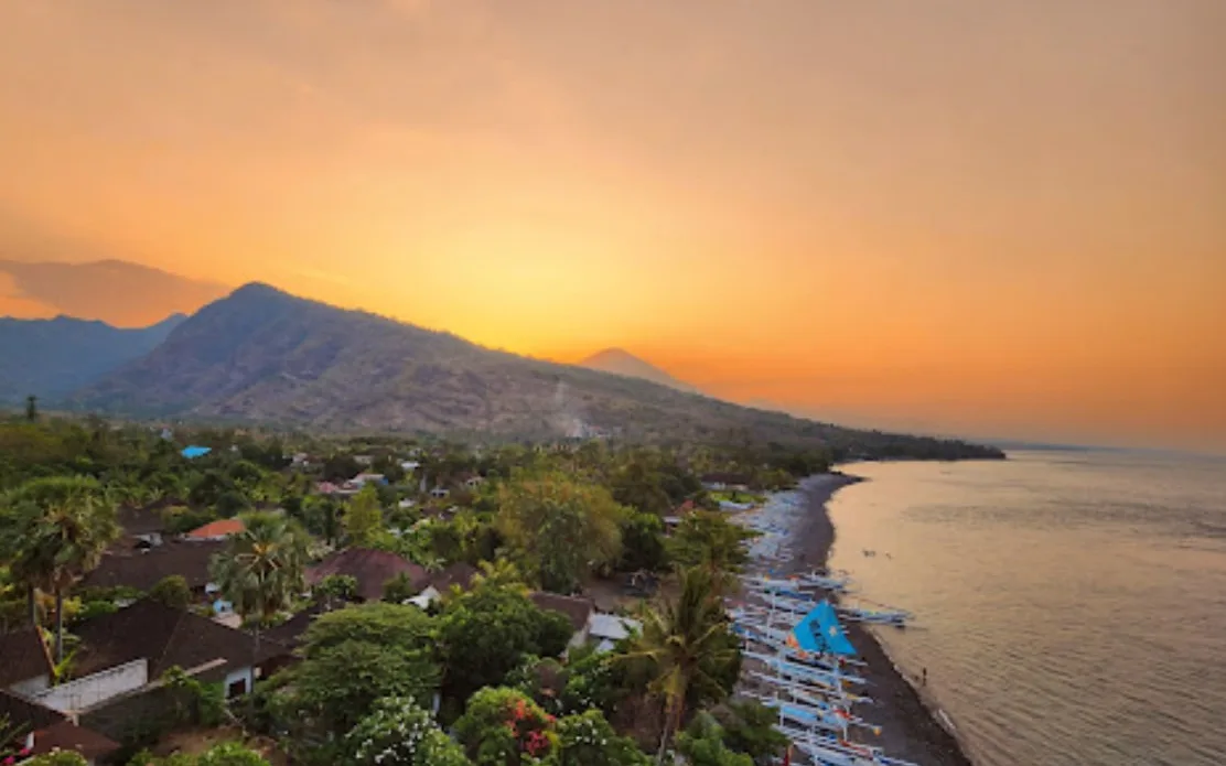 The Waenis Lounge at Waenis Sunset View Hotel and Restaurant
